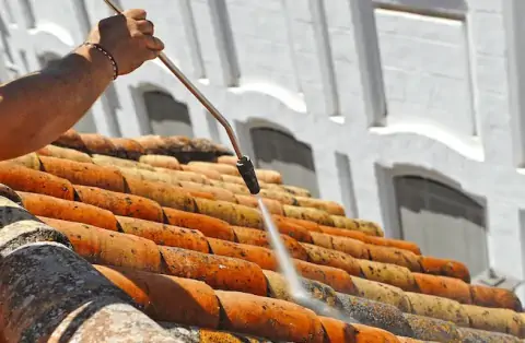 Nettoyage de toitures - Courcelles-Chaussy